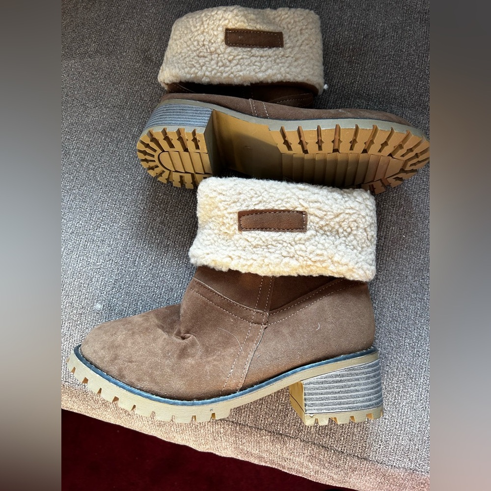 Ladies boots, tan with soft interior, new never worn, size 9, don’t fit